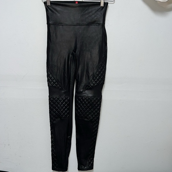 SPANX Faux Leather quilted Moto Legging size Small - Picture 5 of 10